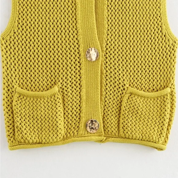 Chunky Knit Vest Top with solid gold detail accent buttons - Picture 4 of 4